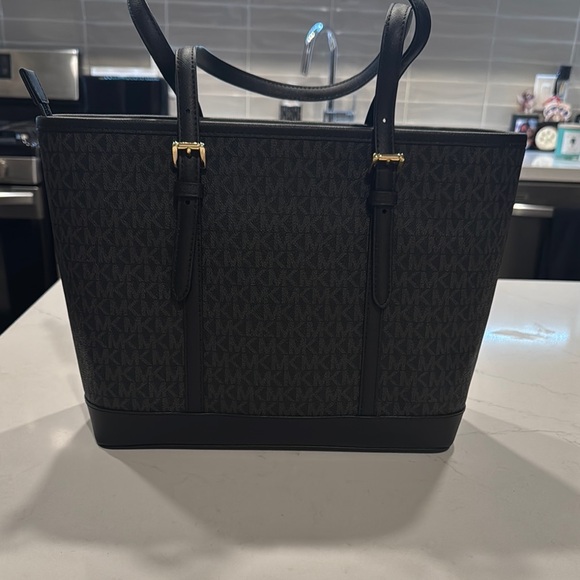 New Michael Kors Medium Jet Set Carryall Tote (Black Signature) never used - Picture 2 of 10